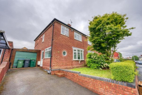 Modern 3 Bedroom 2 Bath House with Parking, Wednesbury, Birmingham
